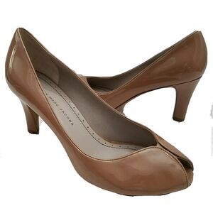 Marc by Marc Jacobs women shoes  Pumps Nude Beige Patent Leather sz 8 38.5 new